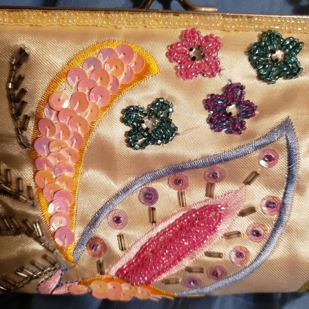 FAR NINE BEADED PURSE - EUC - Picture 6 of 6